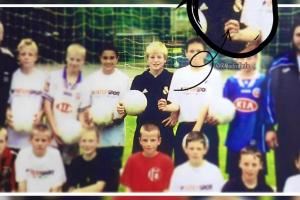 🤣克罗斯：我从小并非皇马球迷，只有件菲戈球衣&没想到被曝光