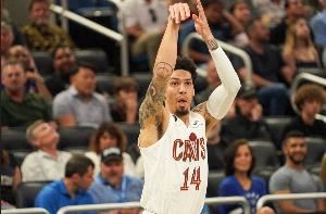 铁林：有些人打球纯粹是为了骗犯规 裁判很优秀但球员更擅长表演