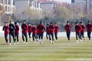 亚泰备战收官战 苏亚雷斯:要尽快调整心态打好最后一轮比赛 亚泰备战收官战 苏亚雷斯:要尽快调整心态打好最后一轮比赛