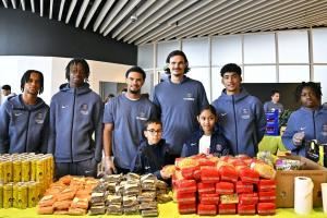 法媒：巴黎组织学生公益食堂活动，纳赛尔、小埃梅里出席